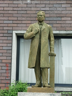 衆議院議長を務めた凄い人なんですね。