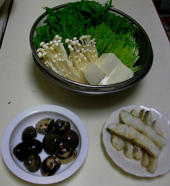 焼き鱈と蛤の魚介スープのあっさり鍋材料.jpg