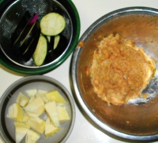 筍の一口ハンバーグと茄子のソテーのコラボ材料.JPG