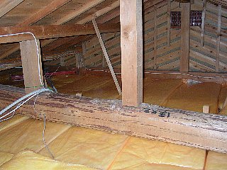 屋根裏断熱材の敷設8