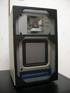 スピーカーと黒い保護枠