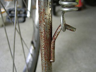 自転車スタンドの錆び落とし2（前）