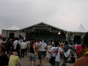 BEACH STAGE