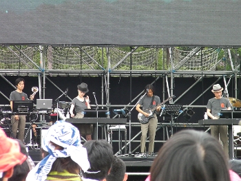 pupa @ WORLD HAPPINESS 2009