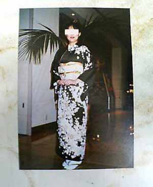 訪問着がよくお似合い　立ち姿も決まってますね