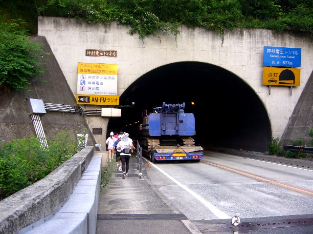 トンネルも走りますよ.jpg