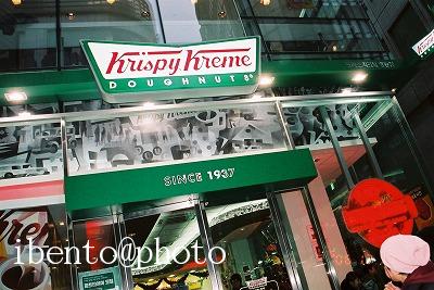 29クリスピードーナッツお店前