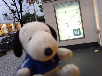 名古屋繁華街歩くスヌ6