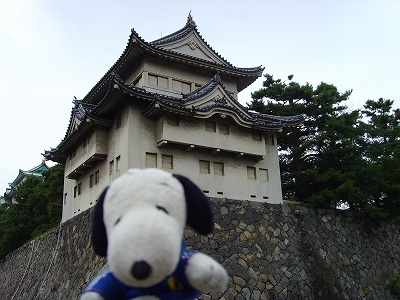名古屋城をバックに。