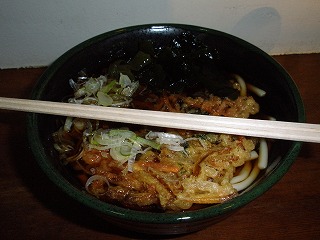 05・三島駅の駅うどん.jpg