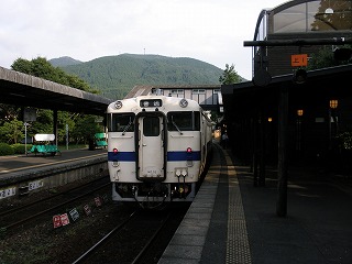 02・由布院駅停車中.jpg