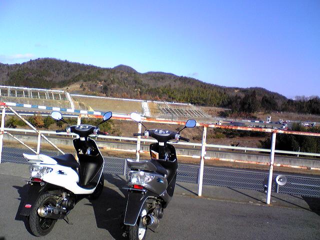 サーキット観客席付近15:28