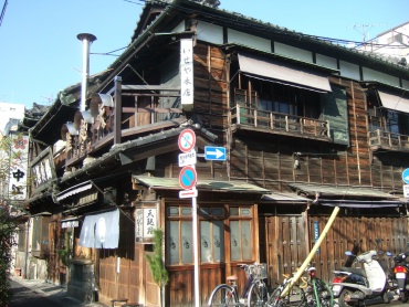 土手の伊勢屋.jpg