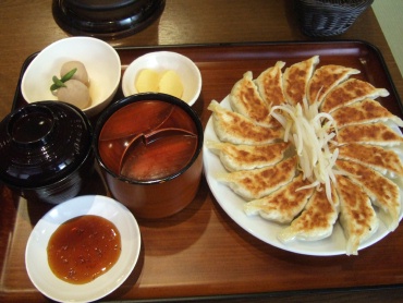 石松　餃子定食　中.jpg