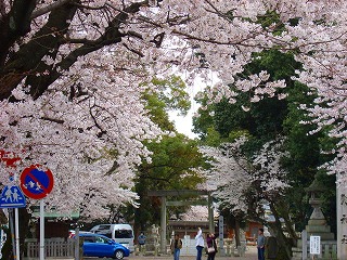 石刀神社　参道より