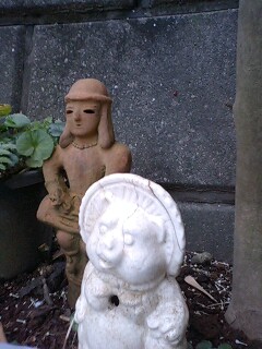 はにわとたぬき・・・なぜ?