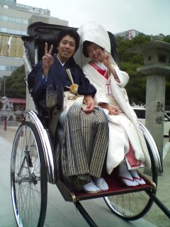 警固神社結婚式20100110　人力車２