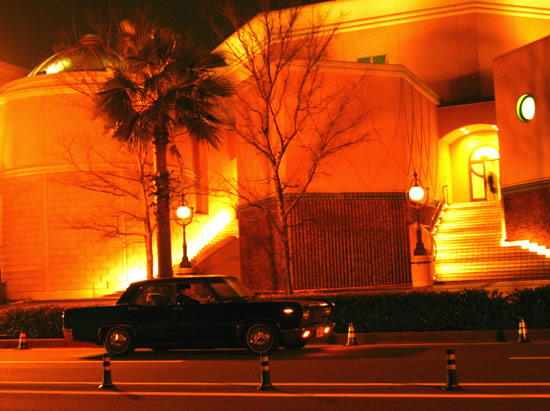 三菱デボネア発売中！