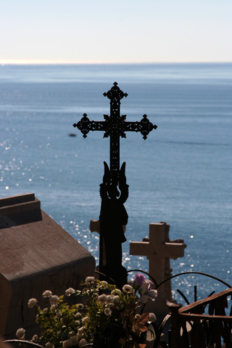 海辺の墓地