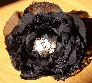 黒コサージュ.jpg