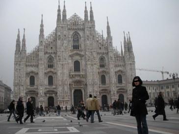 ミラノ　ドゥオーモ　広場から