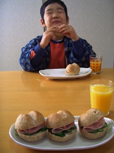 で、サンドイッチ（＾▽＾）