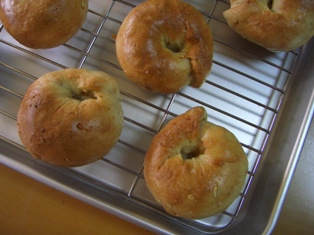 グラノーラと豆乳のベーグル