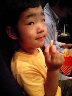 ポテト食べながら待ってるよ