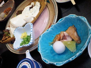 つき出しと汲み上げ豆腐