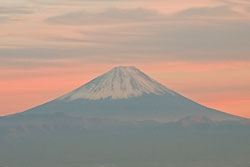 三分一湧水付近からのぞむ夕景の富士