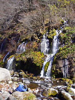 吐竜の滝を激写するまこべえ