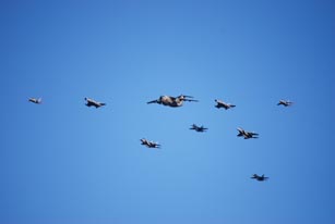 081126犬山・航空祭練習の編隊-2.jpg