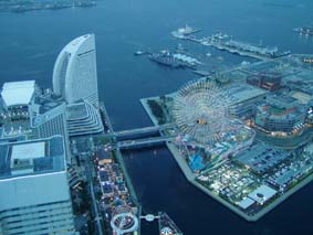 031021横浜ランドマークタワーより護衛艦と観覧車夕景・ブ.jpg