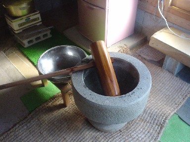 石臼と特注の杵です