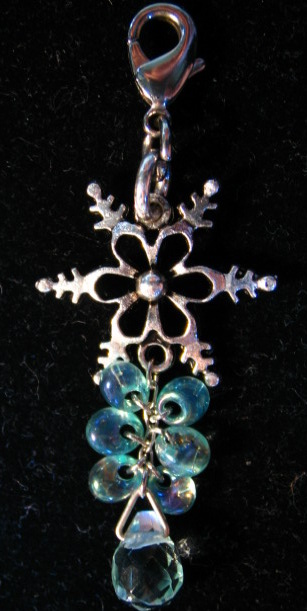 snow flake charm_edited2.jpg