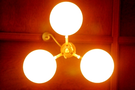 レトロで可愛らしい照明のぬくもり