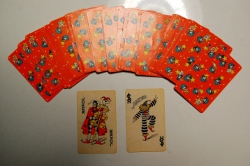 オレンジ、ブルーの髪の毛少女　トランプ