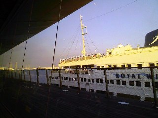 9ロイヤルウイング碇泊中.jpg
