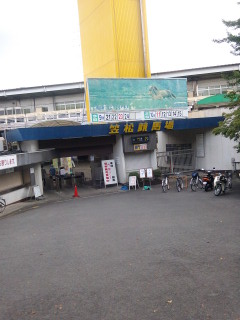 競馬場正面入口.jpg