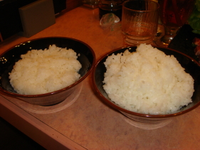 普通盛りご飯と大盛りご飯