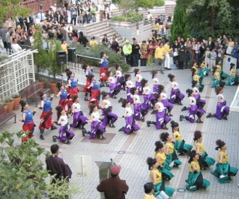 おいでん祭り-風見鶏の館にて.jpg