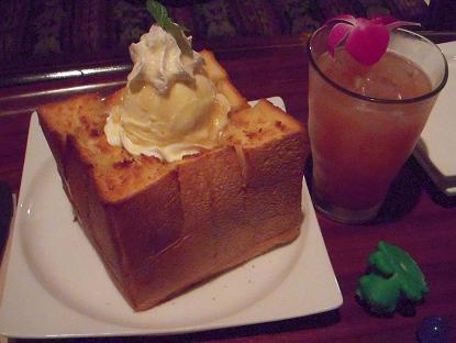 ハニートーストとグァバジュース