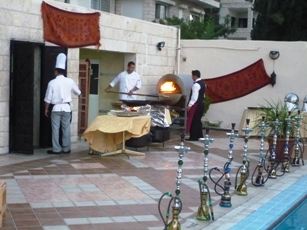 アルギーレ(水タバコ)が並んでいます