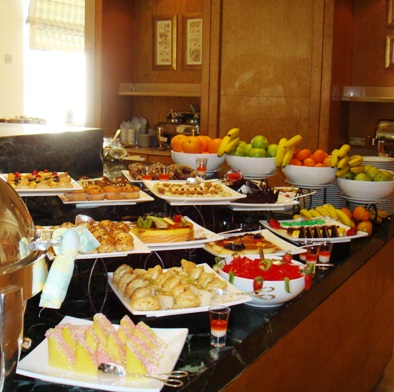 ブッフェ・スタイルで食べ放題