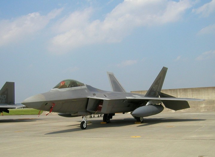 F-22 RAPTOR 02