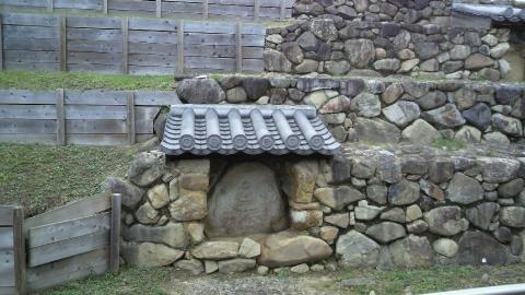 頭塔東面の一部