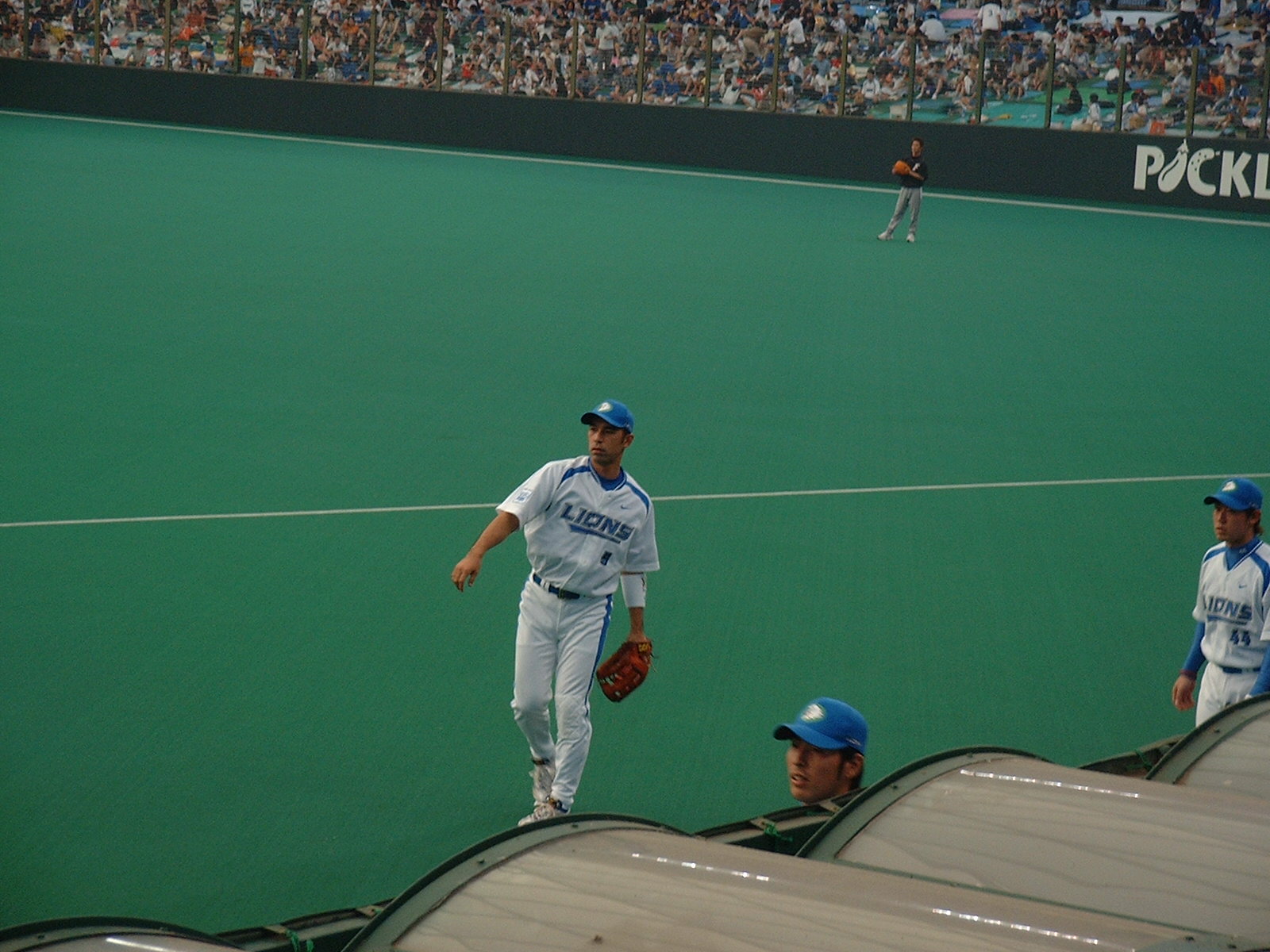 キャッチボール中の和田