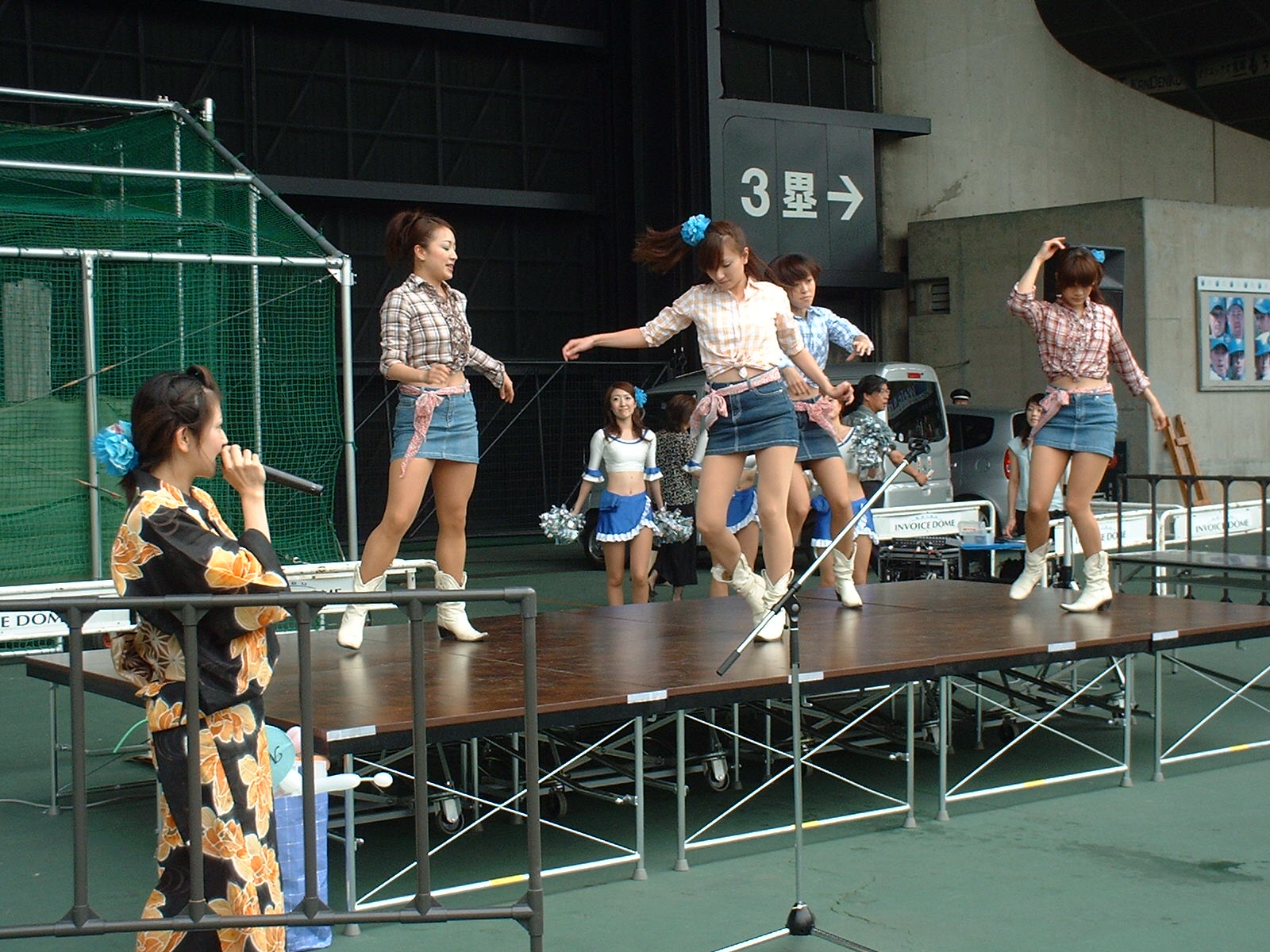 すっかり定着したブルーウィンズの試合前の踊り