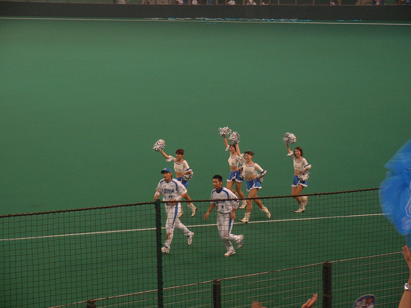 今日のヒーロー、栗山と赤田主将