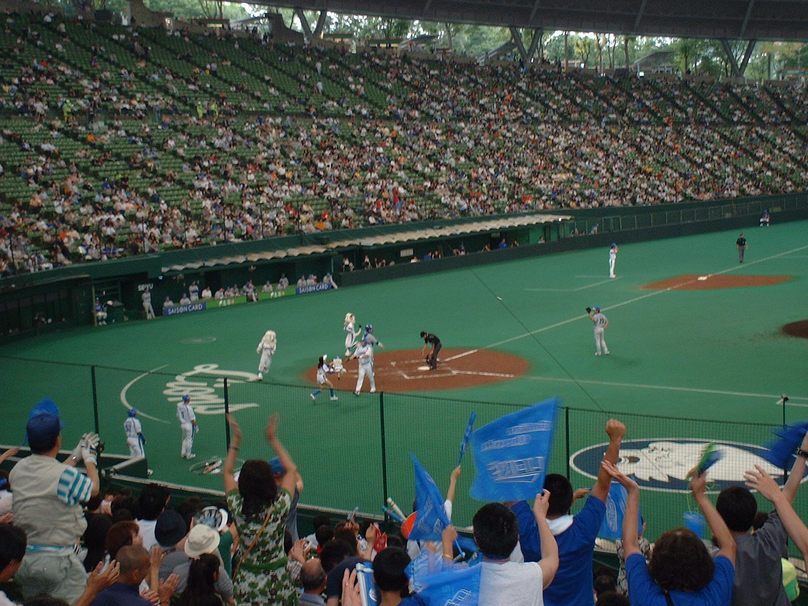 カブレラが三本目の本塁打を放ってホームイン！